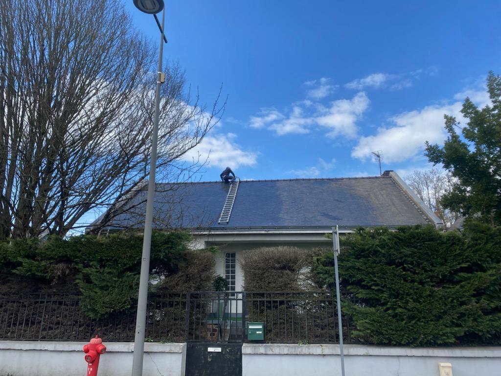Nettoyage des soffites et closoirs pour restaurer la ventilation du grenier